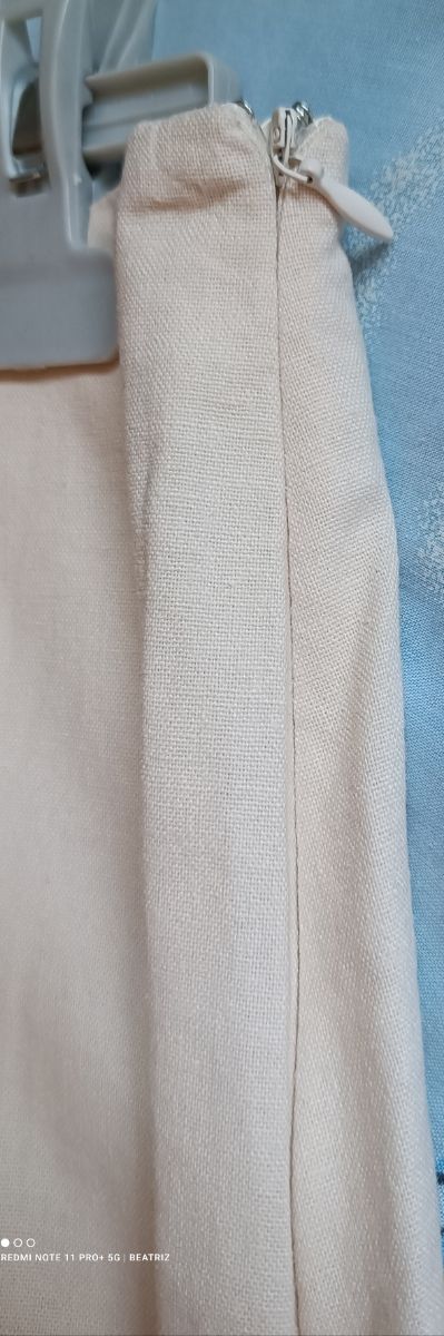 Falda beige con flecos