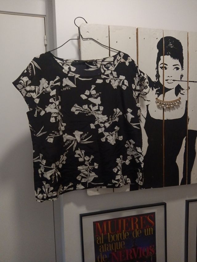 Camisa seda ESCADA - negra c/flores