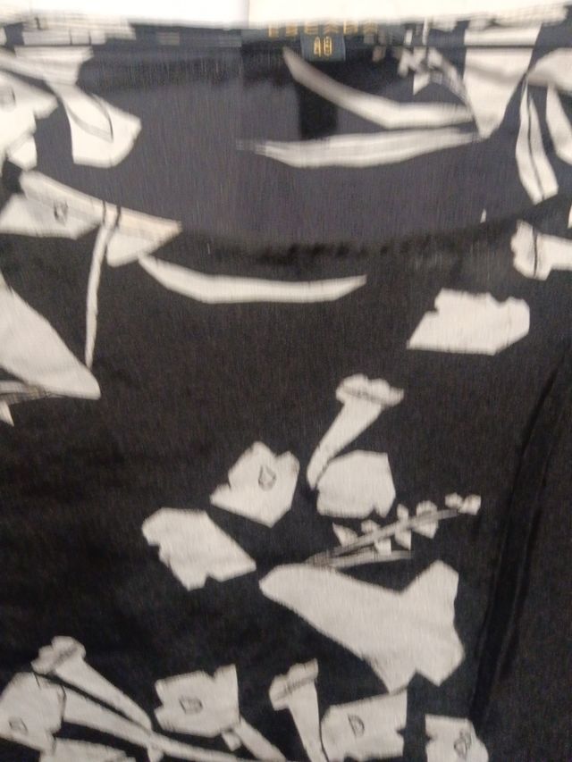 Camisa seda ESCADA - negra c/flores