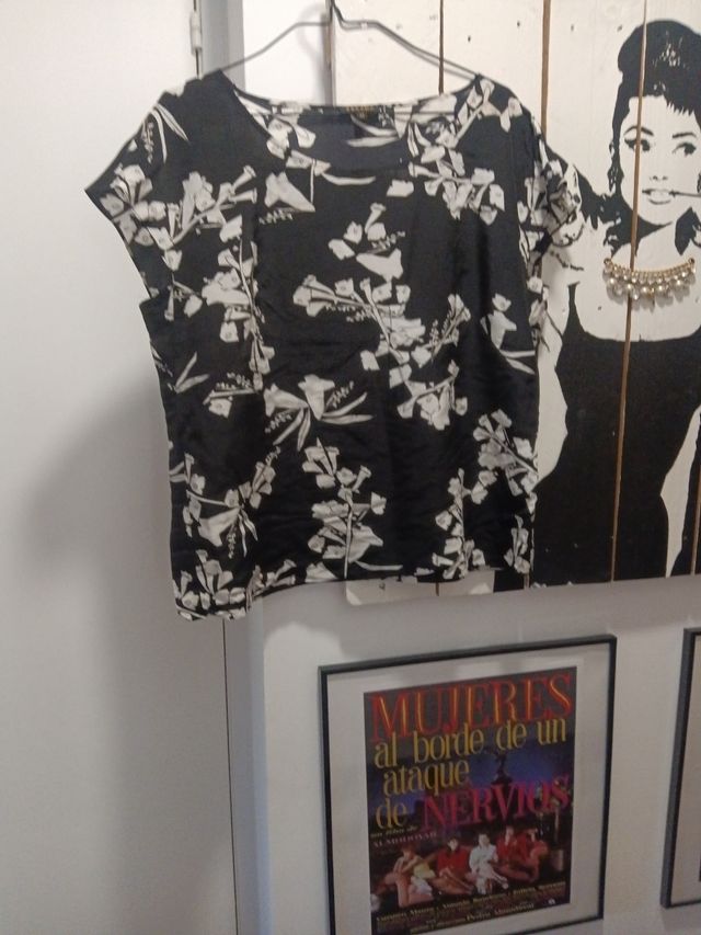 Camisa seda ESCADA - negra c/flores