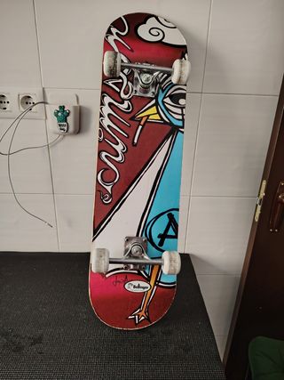 Monopatín Infantil + Tabla mide 80cm de largo