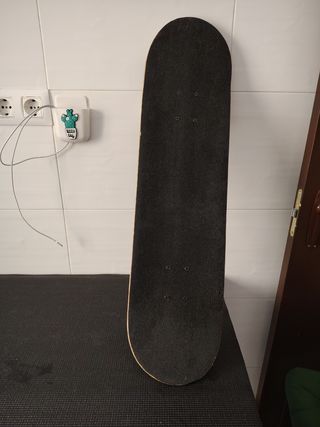 Monopatín Infantil + Tabla mide 80cm de largo