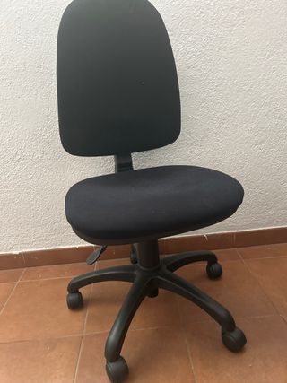 Silla oficina giratoria negra