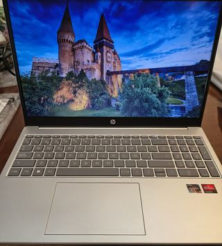 Portátil - HP 15,6" Ryzen 3 7320U 8 GB 512 GB SSD 