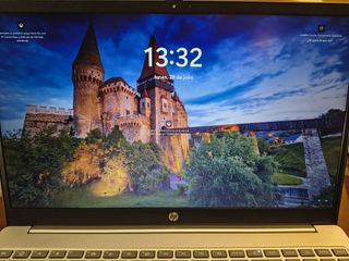 Portátil - HP 15,6" Ryzen 3 7320U 8 GB 512 GB SSD 