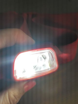 Linterna frontal Decathlon roja