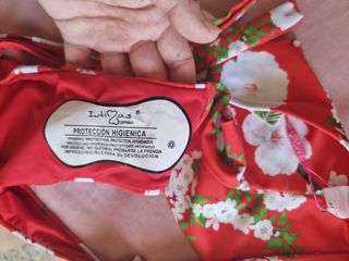 Bikini rojo - Flores blancas