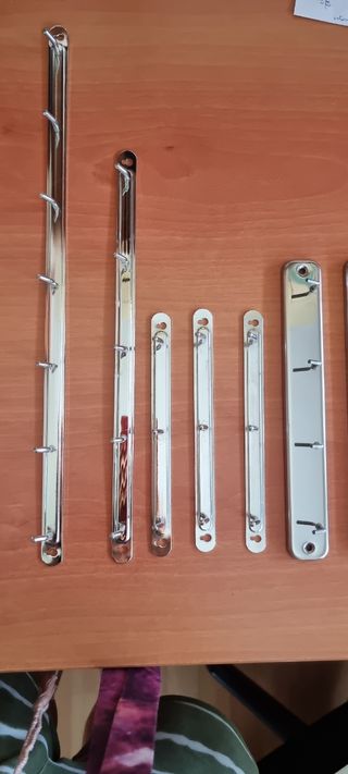 7 Perchas Metálicas Variadas - Plateadas