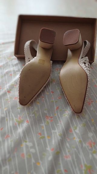 Bolso fiesta beige con pedrería+zapatos. 