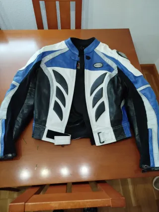 Pantalón moto cuero GOYAMOTO y chaqueta