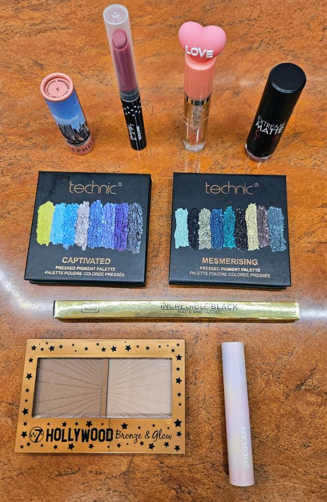 Lote maquillaje ojos, rostro y labios