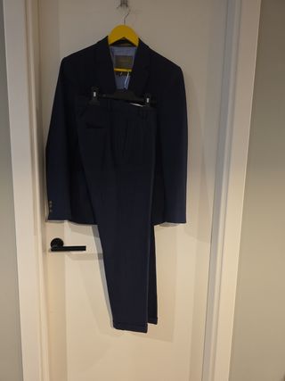 3 trajes de hombre, los 3 por 120€