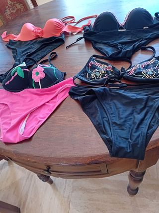 5 Bikini: 2 neri, 1 rosa, 1 corallo