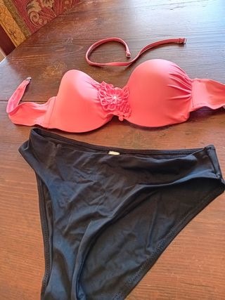 5 Bikini: 2 neri, 1 rosa, 1 corallo