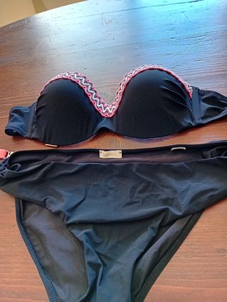 5 Bikini: 2 neri, 1 rosa, 1 corallo