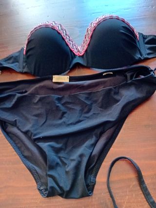 5 Bikini: 2 neri, 1 rosa, 1 corallo