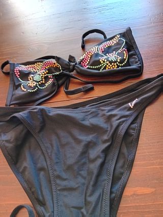 5 Bikini: 2 neri, 1 rosa, 1 corallo