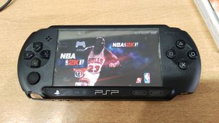 PSP E1004 + Accesorios + 2 Juegos