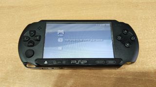PSP E1004 + Accesorios + 2 Juegos