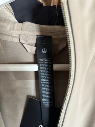 Chaqueta Lululemon Cross Chill Beige