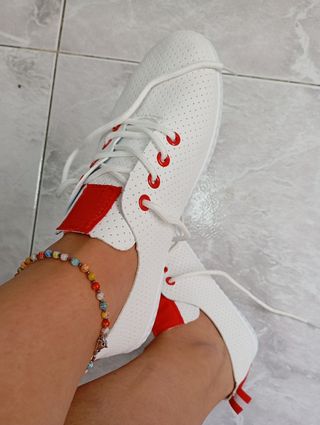 Zapatillas blancas y rojas t.38