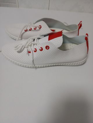 Zapatillas blancas y rojas t.38