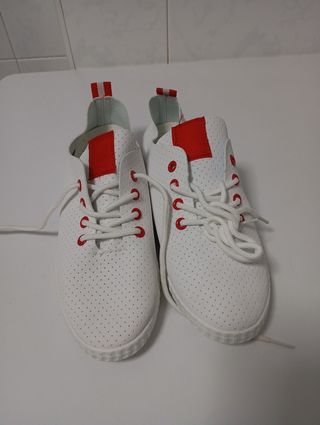 Zapatillas blancas y rojas t.38