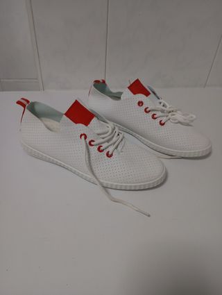 Zapatillas blancas y rojas t.38