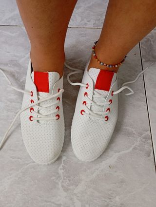 Zapatillas blancas y rojas t.38