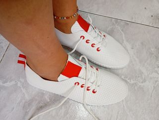 Zapatillas blancas y rojas t.38