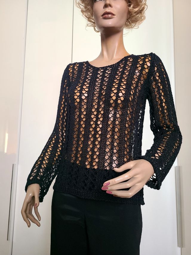 Maglia smanicata nera estiva