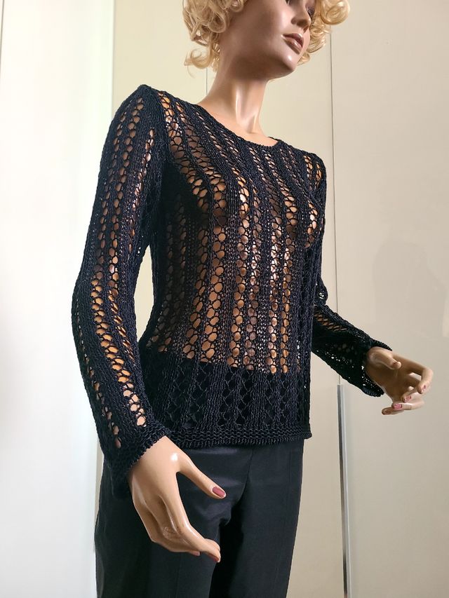 Maglia smanicata nera estiva