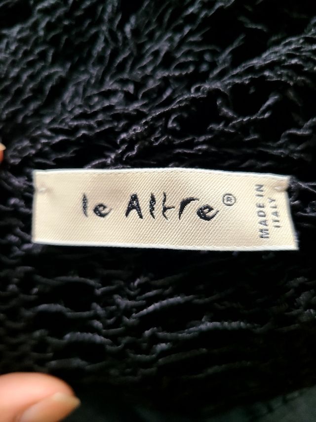 Maglia smanicata nera estiva