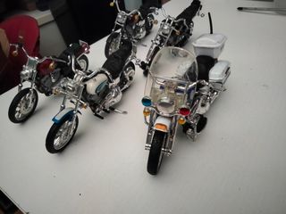 5 Motos Harley Davidson 1/18 Maisto