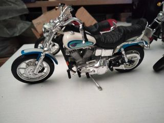 5 Motos Harley Davidson 1/18 Maisto