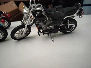 5 Motos Harley Davidson 1/18 Maisto