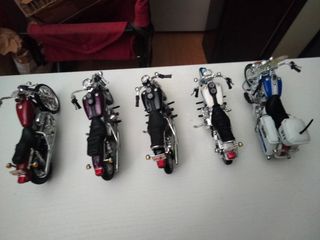 5 Motos Harley Davidson 1/18 Maisto