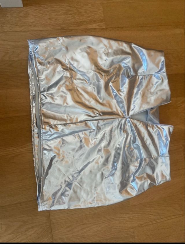 Mini falda plateada brillante