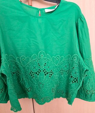 Blusa verde con  encaje