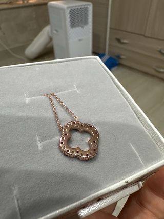 Collana quadrifoglio  in moissanite bianca e rossa
