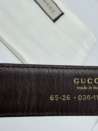 Cinturón Gucci Negro con Hebilla Dorada