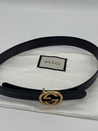 Cinturón Gucci Negro con Hebilla Dorada