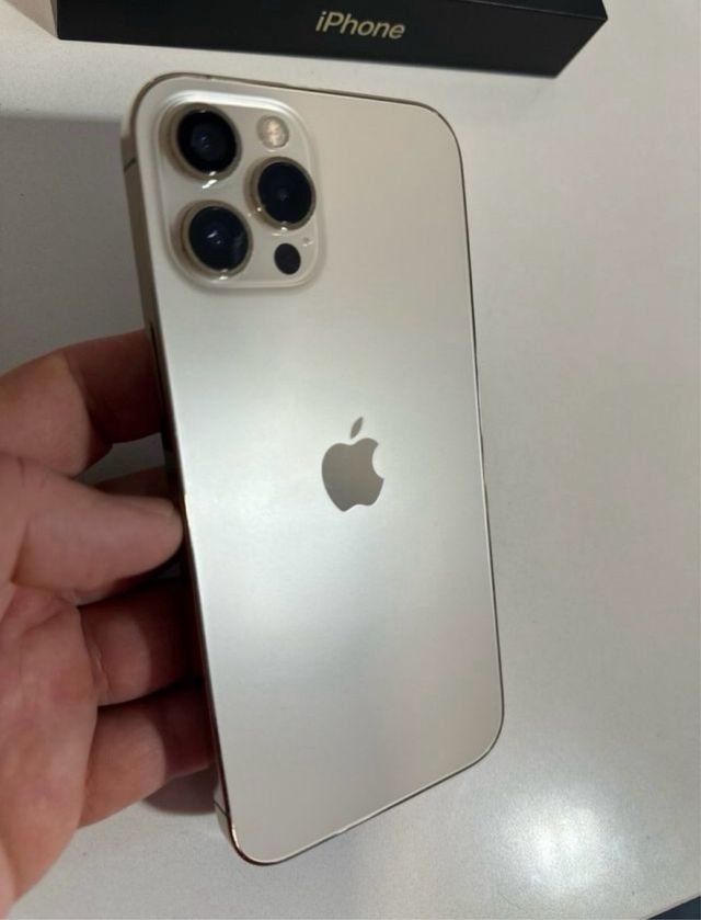 iPhone 12 Pro Max dorado