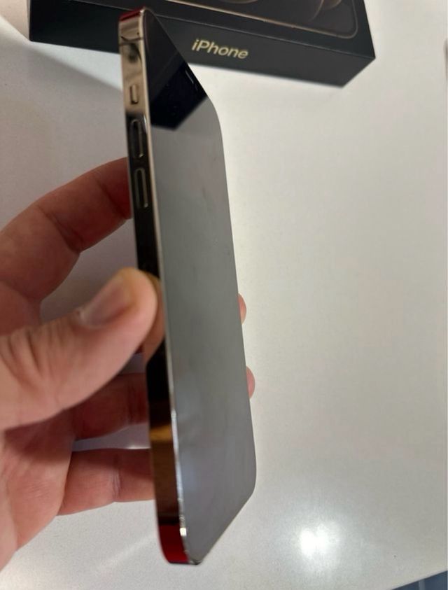 iPhone 12 Pro Max dorado