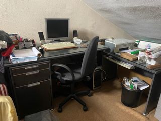 Mesa escritorio gris con cristal templado