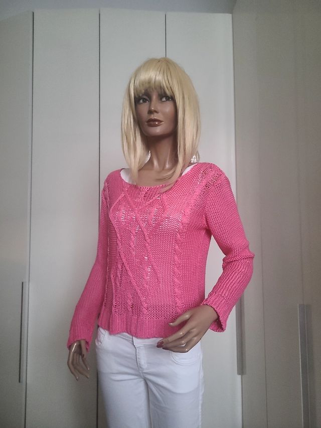 Maglioncino rosa lavorato a maglia