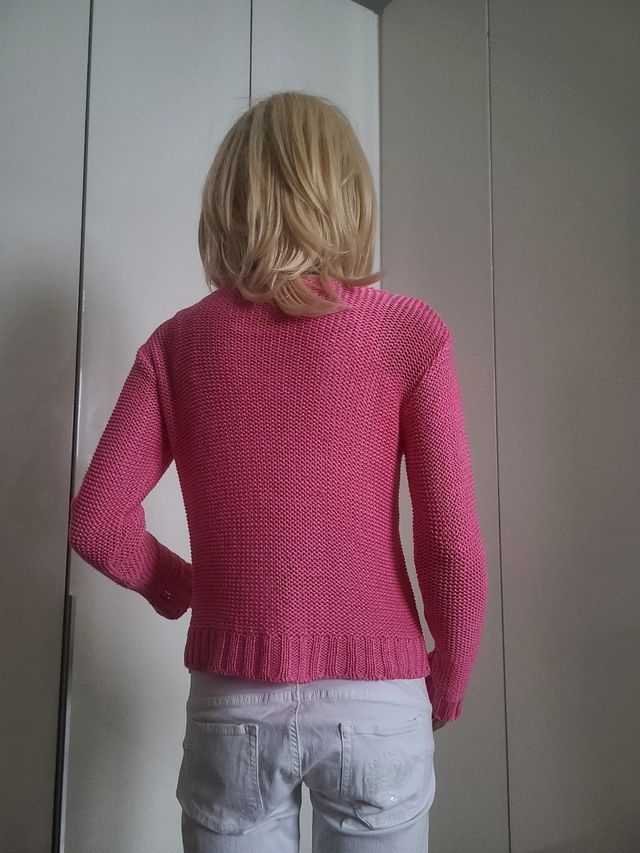 Maglioncino rosa lavorato a maglia