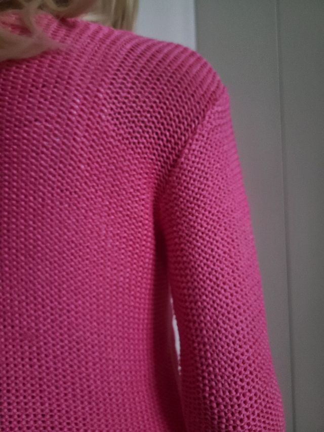Maglioncino rosa lavorato a maglia