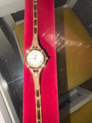 Reloj Guess dorado mujer