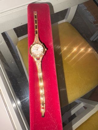 Reloj Guess dorado mujer